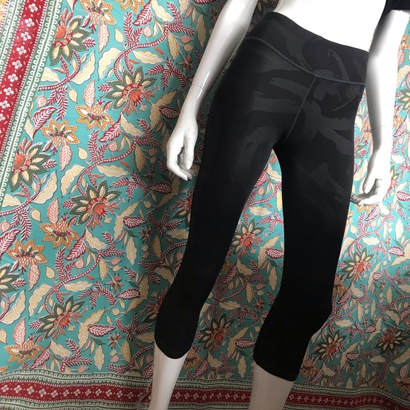 Adidas Climalite Modelled Black Capris Workout Running Tights Size Small - Picture 14 of 16